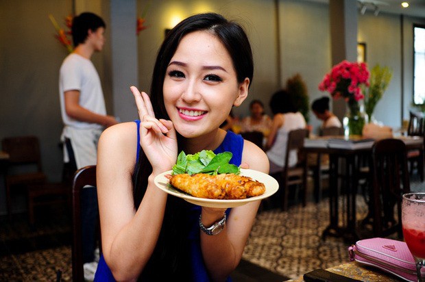 Và 1 nhà hàng món ăn Việt tại TP.HCM.  Trong showbiz Việt, Mai Phương Thúy nổi tiếng là một tay chơi hàng hiệu thứ thiệt.  Việc mỹ nhân này mua hàng hiệu theo “lố“, “càn quét” các thương hiệu đình đám như “đi chợ” đã không phải điều gì quá lạ lẫm với công chúng.