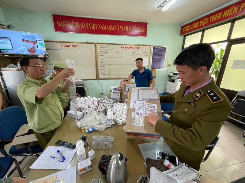 Tiêu dùng & Dư luận - Bắt giữ gần 300.000 sản phẩm thuốc nhập lậu từ Hàn Quốc