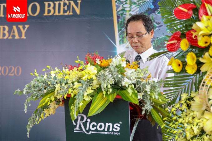 Ông Nguyễn Đức Hoà – Phó Chủ tịch UBND tỉnh Bình Thuật phát biểu tại buổi lễ khởi công xây dựng 