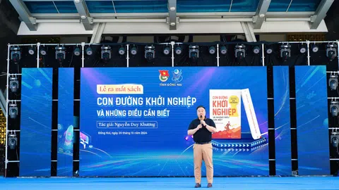 Giới thanh niên 'săn lùng' cuốn sách 'Con đường khởi nghiệp và những điều cần biết' tại Fahasa