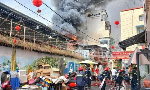 TP. Hồ Chí Minh: Cháy lớn dãy nhà trong hẻm tại  Quận 1 ngày cuối năm