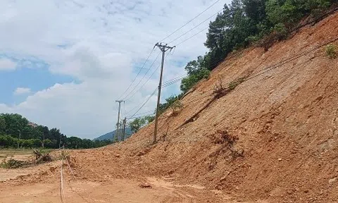 Cần một bờ kè chống sạt trượt núi Chí Phúc