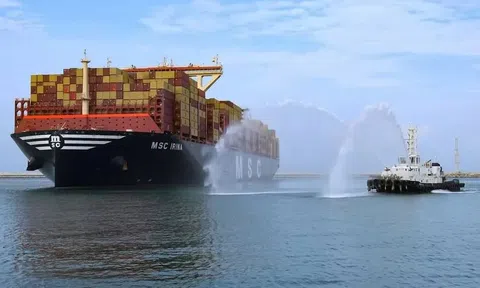 Cận cảnh tàu container lớn nhất thế giới: “Tay chơi” đáng gờm trong vận tải biển toàn cầu