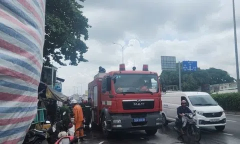 Cháy nhà trọ ở TP.HCM, 5 phòng bị thiêu rụi