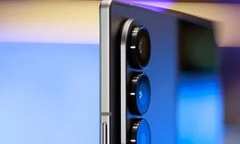 Pin Galaxy Z Fold7 bé thật nhưng có điểm này các đối thủ Trung Quốc chưa thể qua mặt