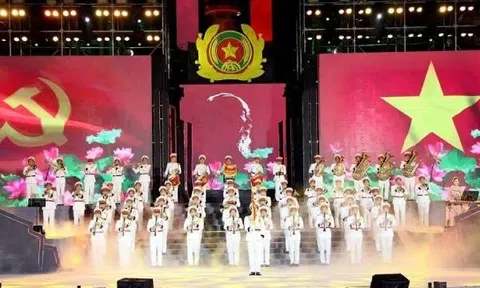 Chương trình nghệ thuật 'Giữ trọn lời thề - Bản hùng ca từ cội nguồn'