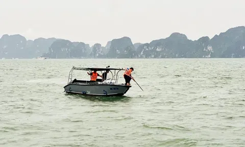 Tìm thấy thi thể cháu bé trong vụ lật tàu trên vịnh Hạ Long