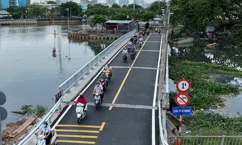Thông xe cầu Phú Định, người dân thoát cảnh kẹt giờ cao điểm