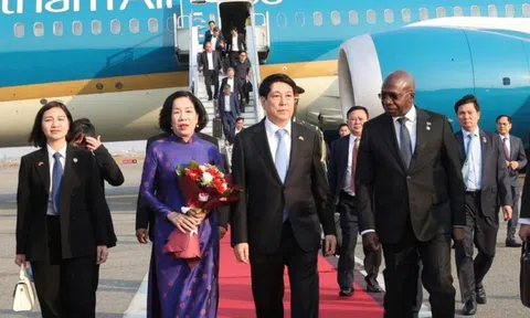 Chủ tịch nước bắt đầu chuyến thăm cấp Nhà nước Cộng hòa Angola