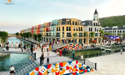 Đến Bizhouse Canal District khám phá "vương quốc không ngủ"