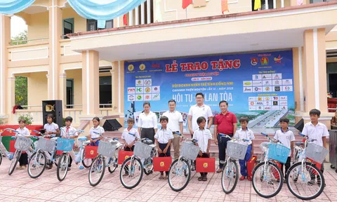 Caravan Thiện nguyện lần IV trao quà và nhà tình nghĩa trị giá gần 700 triệu đồng