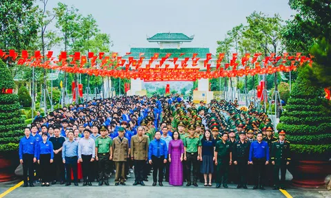 Tuổi trẻ Đồng Nai thắp nến tri ân nhân kỷ niệm 78 năm Ngày Thương binh - Liệt sĩ