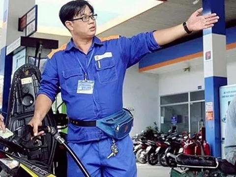 Giá xăng dầu hôm nay 2/2: Đảo chiều tăng mạnh