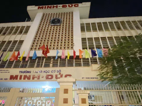 Nhà trường lên tiếng vụ nữ sinh đu lan can tầng 3 ở TP.HCM