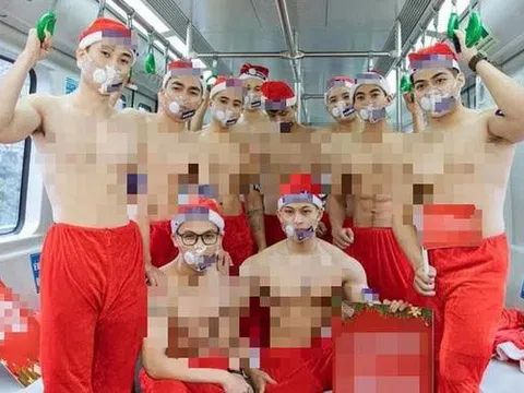 Sở VHTT Hà Nội sẽ xử phạt nhóm người "khoe thân" trên tàu Cát Linh - Hà Đông