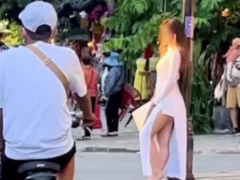 Lại xuất hiện 2 cô gái mặc áo dài... với quần đùi, tạo dáng chụp ảnh ở Hội An gây xôn xao mạng xã hội