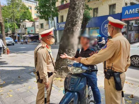Tài xế "ma men" lý do "uống bia cho mát", CSGT "mỏi tay" lập biên bản phạt