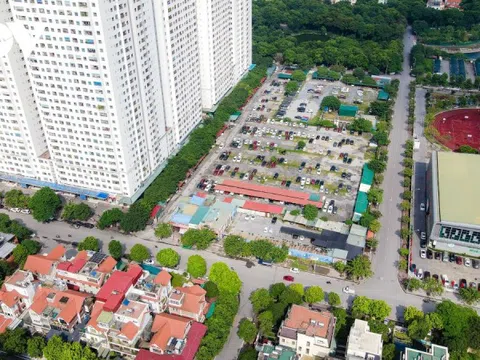 Học sinh thiếu lớp học, HUD thì "quây tôn" đất xây trường