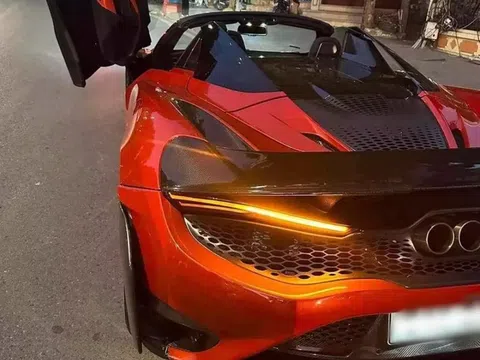 Honda Lead "húc" bể cản McLaren 765LT Spider thay mới gần 3 tỷ đồng