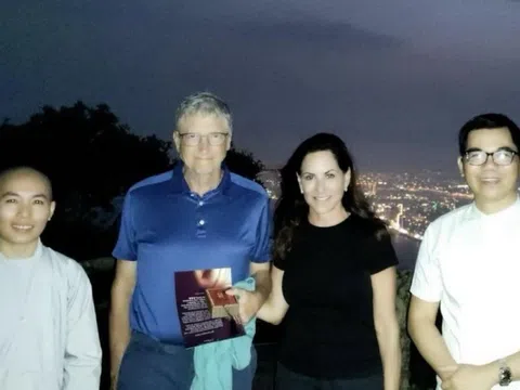 Buổi thiền trà đặc biệt của tỷ phú Bill Gates trên đỉnh Bàn Cờ