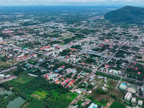 Sở hữu cảng biển sâu nhất Việt Nam, lớn top 7 thế giới, thị xã ở tỉnh nhỏ nhất Đông Nam Bộ sắp 'hóa rồng'