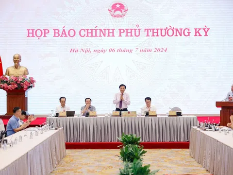 Tăng trưởng vượt kịch bản; xuất siêu 11,63 tỷ USD; dành hơn 700 nghìn tỷ đồng để tăng lương