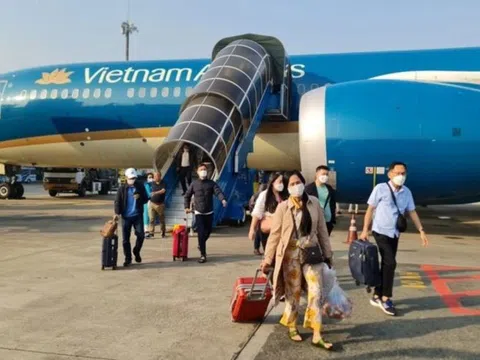 Giá vé máy bay sẽ hạ nhiệt nửa đầu tháng Tám