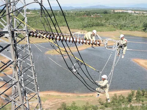 Sẽ tổ chức Lễ khánh thành dự án đường dây 500 kV mạch 3 trước ngày 2/9 trên địa bàn 9 tỉnh