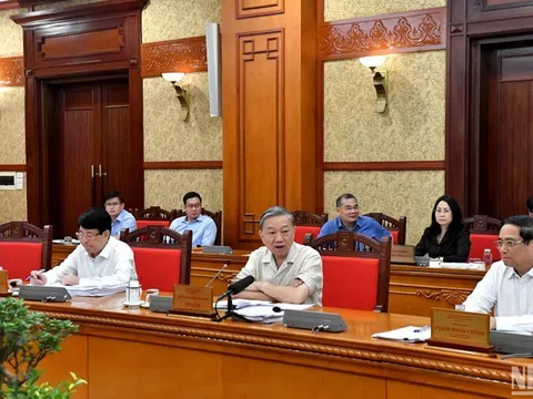 Tập trung công sức, trí tuệ hoàn thiện văn kiện quan trọng của Đại hội XIV