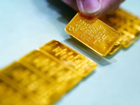 Giá vàng hôm nay 15/3: Vàng thế giới chạm mốc 3.000 USD, trong nước vượt 96 triệu/ lượng