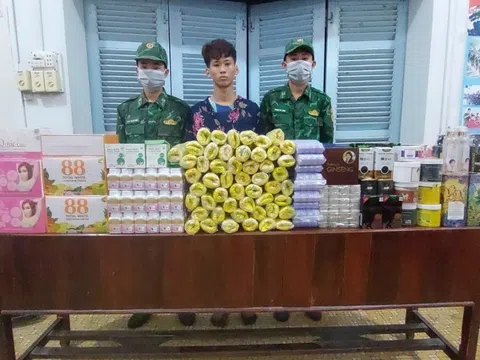Bắt giữ đối tượng đai vác hàng hóa trái phép qua biên giới