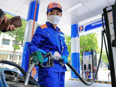 Giá xăng dầu hôm nay 19/3: Tiếp tục giảm