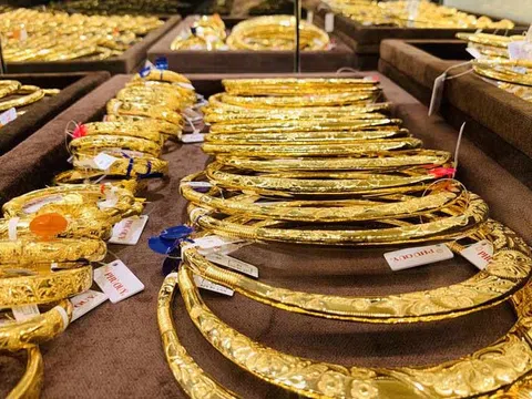 Giá vàng hôm nay 23/3: Đồng loạt giảm