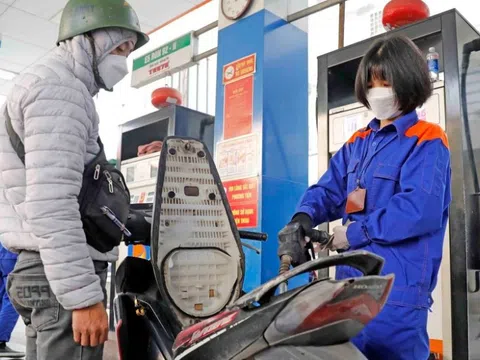 Giá xăng dầu hôm nay 27/3: Chưa có dấu hiệu ngừng tăng
