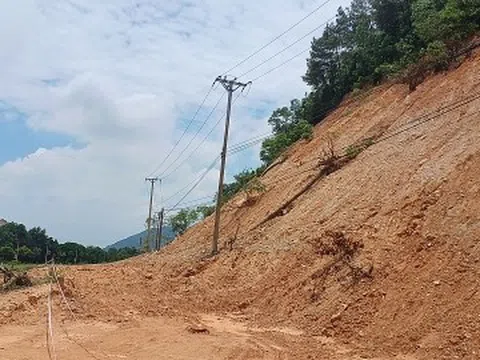 Cần một bờ kè chống sạt trượt núi Chí Phúc