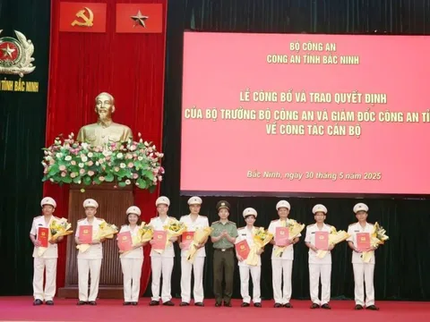 17 cán bộ Công an tỉnh Bắc Ninh nghỉ hưu trước tuổi