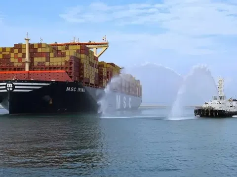 Cận cảnh tàu container lớn nhất thế giới: “Tay chơi” đáng gờm trong vận tải biển toàn cầu