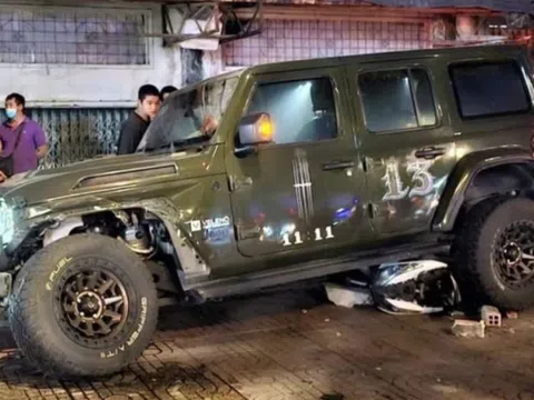 Lấy lời khai của tài xế xe Jeep gây tai nạn liên hoàn ở TP.HCM