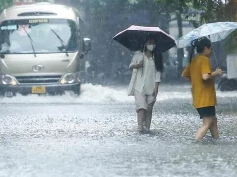 Mưa xối xả nhiều giờ, 10 tỉnh nguy cơ sạt lở cao, cảnh báo có lũ