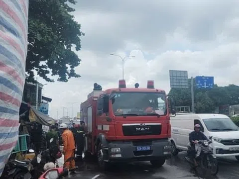 Cháy nhà trọ ở TP.HCM, 5 phòng bị thiêu rụi
