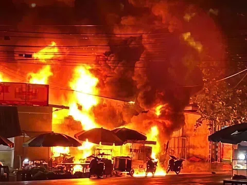 Cửa hàng xăng dầu ở Bắc Ninh bốc cháy trong lúc tiếp nhiên liệu