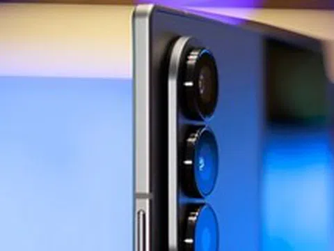 Pin Galaxy Z Fold7 bé thật nhưng có điểm này các đối thủ Trung Quốc chưa thể qua mặt