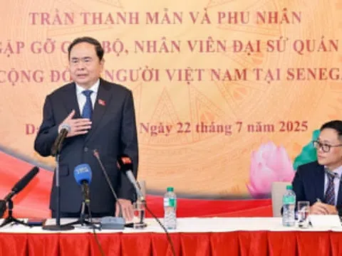 Chủ tịch Quốc hội gặp gỡ cộng đồng người Việt Nam tại Senegal