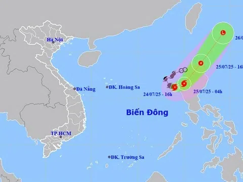 Tin bão số 4 Cỏ May: Giật cấp 12, hướng di chuyển liên tục thay đổi