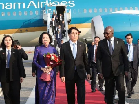 Chủ tịch nước bắt đầu chuyến thăm cấp Nhà nước Cộng hòa Angola