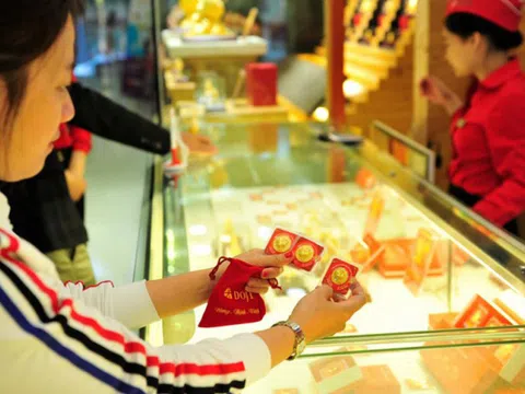 Giá vàng liên tục lập 'đỉnh', người mua vẫn thờ ơ