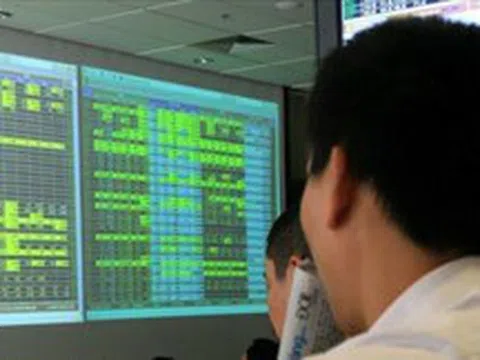 Làn sóng chuyển sàn có đánh giá lại giá trị cổ phiếu ngân hàng?
