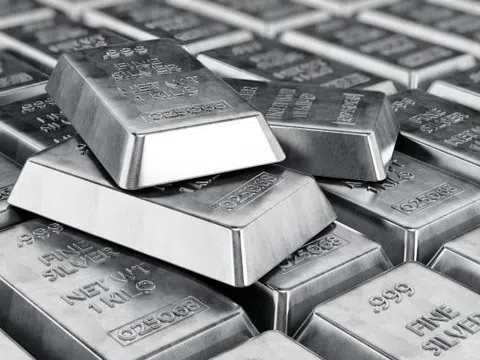 Các quỹ đầu tư ồ ạt mua bạc, giá liên tục tăng vọt, cảnh báo "bong bóng"