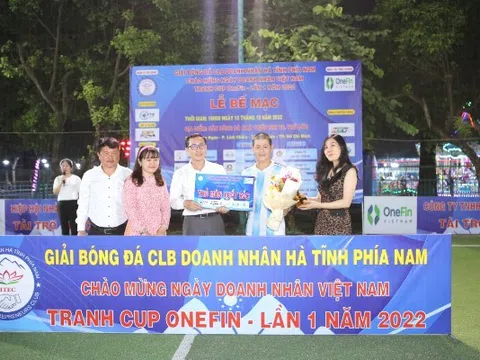 Bế mạc giải bóng đá CLB Doanh nhân Hà Tĩnh Phía Nam tranh cúp One Fin