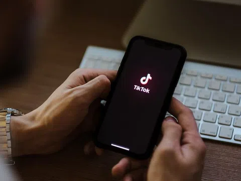 Kẽ hở khiến ảnh khỏa thân xâm chiếm TikTok